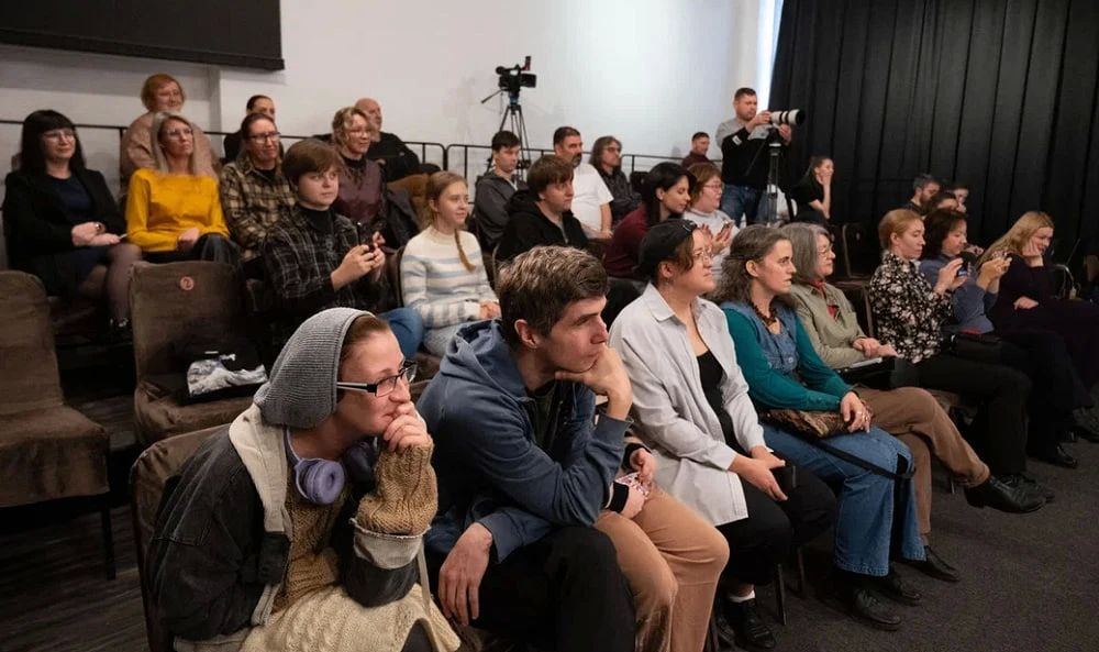 В Пятом театре состоялась премьера моноспектакля Елены Лукмановой «Я — привидение» (16+) В Пятом театре состоялась премьера моноспектакля Елены Лукмановой «Я — привидение» (16+)