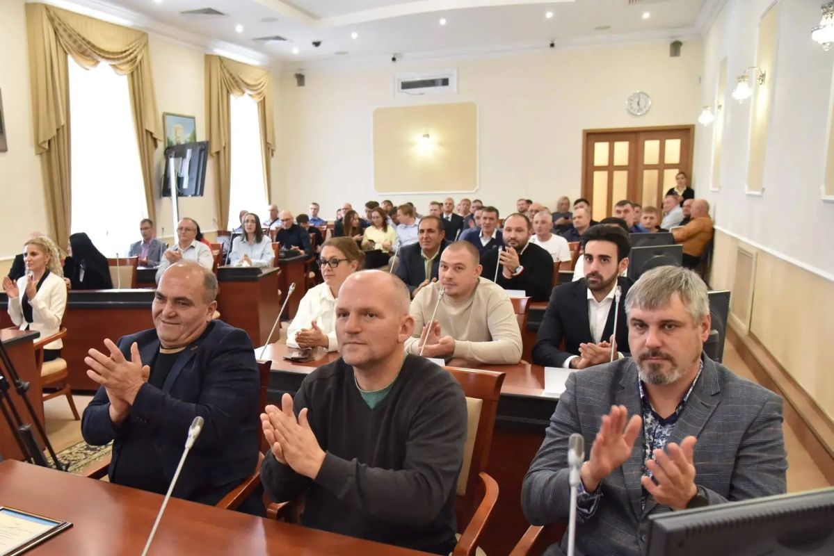 Сергей Шелест: Вместе с председателем Омского городского Совета Владимиром Валентиновичем Корбутом поздравили с предстоящим праздником работников дорожного хозяйства Сергей Шелест: Вместе с председателем Омского городского Совета Владимиром Валентиновичем Корбутом поздравили с предстоящим праздником работников дорожного хозяйства