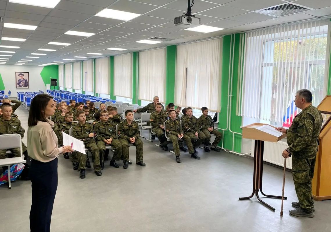 Особенный «Урок мужества» в честь Дня отца провели в Казачьем кадетском корпусе имени Маршала Советского Союза Д. Т. Язова Особенный «Урок мужества» в честь Дня отца провели в Казачьем кадетском корпусе имени Маршала Советского Союза Д. Т. Язова
