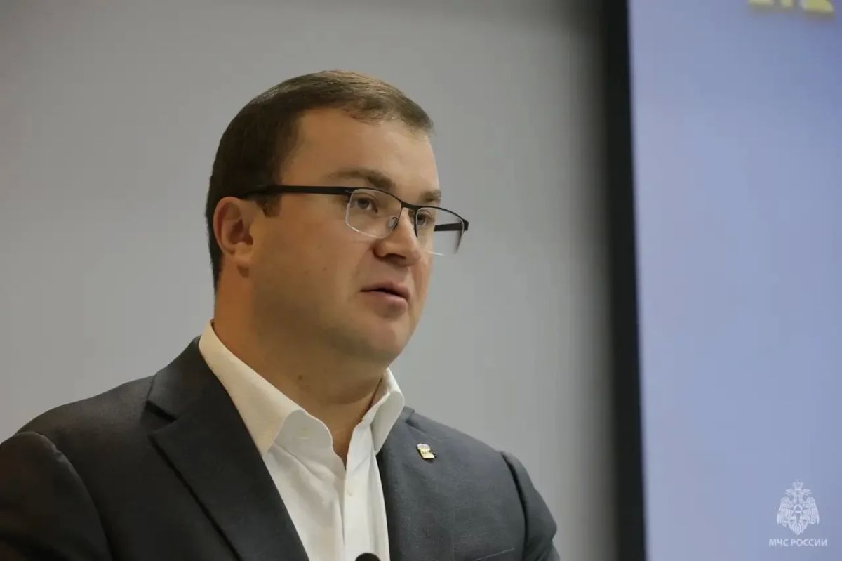Александр Куренков вручил награды омским спасателям Александр Куренков вручил награды омским спасателям