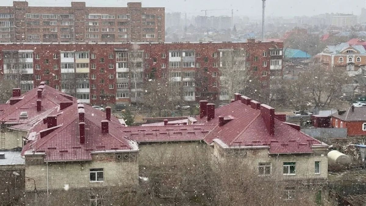 Синоптики предупредили омичей о штормовом ветре и мокром снеге