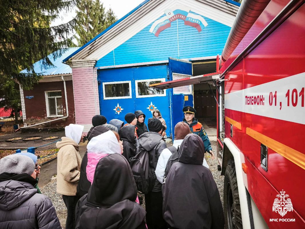Профилактическое мероприятие в Большереченском районе: школьники познакомились с работой пожарных и правилами безопасности Профилактическое мероприятие в Большереченском районе: школьники познакомились с работой пожарных и правилами безопасности