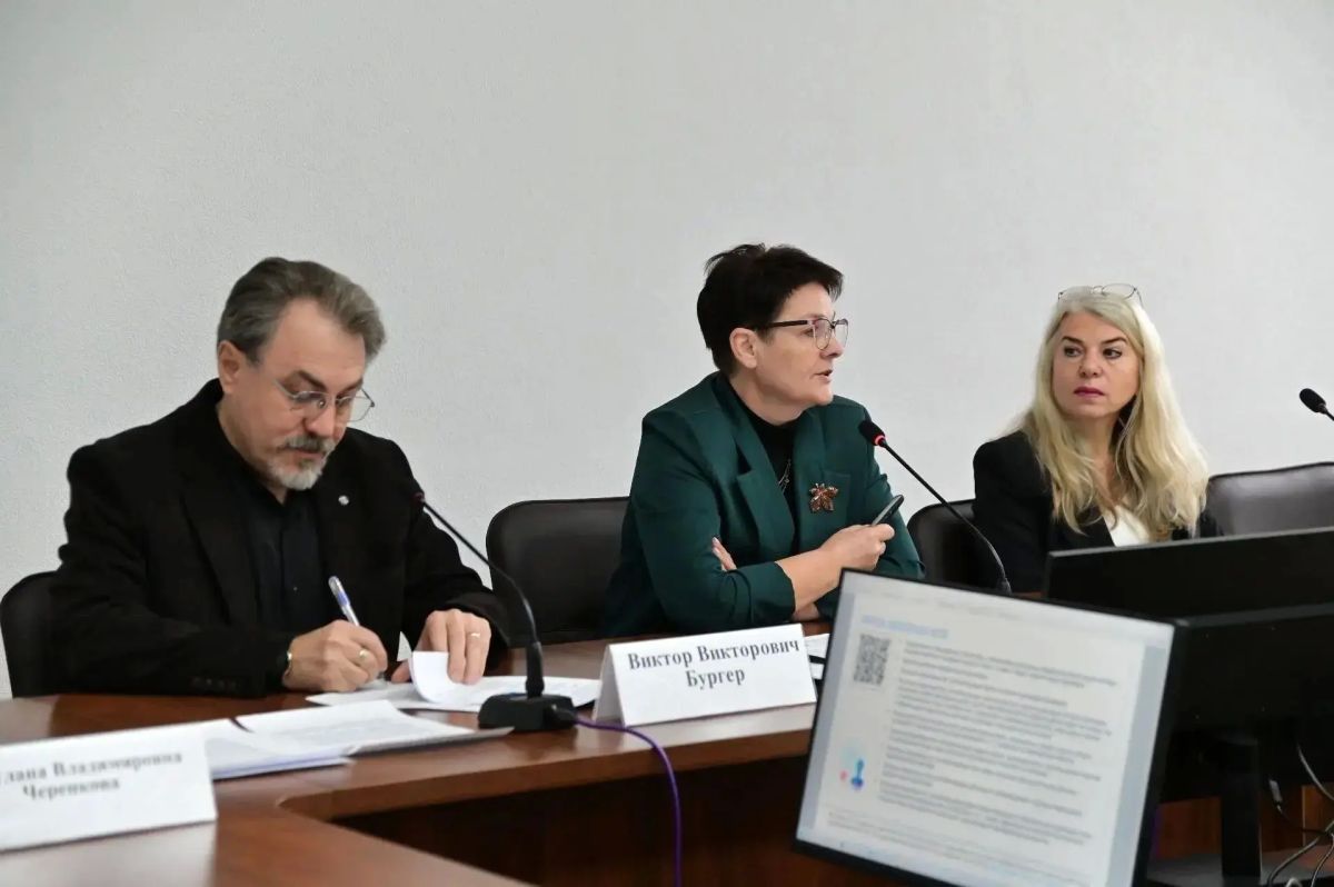 В рамках областного педагогического марафона прошла сессия «Правовая культура и качество образования: стратегии эффективного управления школой»