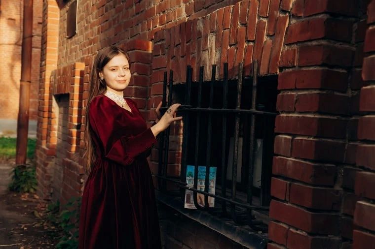 Омск, который обнимает. Презентация книги Юлии Михайловой «За фасадом с лепниной» Омск, который обнимает. Презентация книги Юлии Михайловой «За фасадом с лепниной»