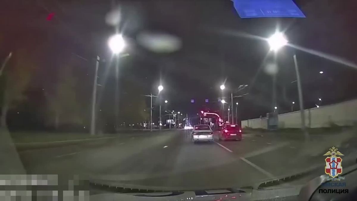 Ночная погоня закончилась обязанностью восстановить светофор, штрафами на 70 тысяч и разбитой машиной: за несколько минут, что длилось преследование, 20-летний житель Омска неоднократно грубо нарушил ПДД, что в конечном...