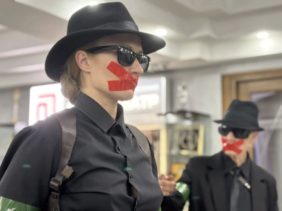 В «Пятом театре» показали антиутопию по роману «451 градус по Фаренгейту» (16+) В «Пятом театре» показали антиутопию по роману «451 градус по Фаренгейту» (16+)