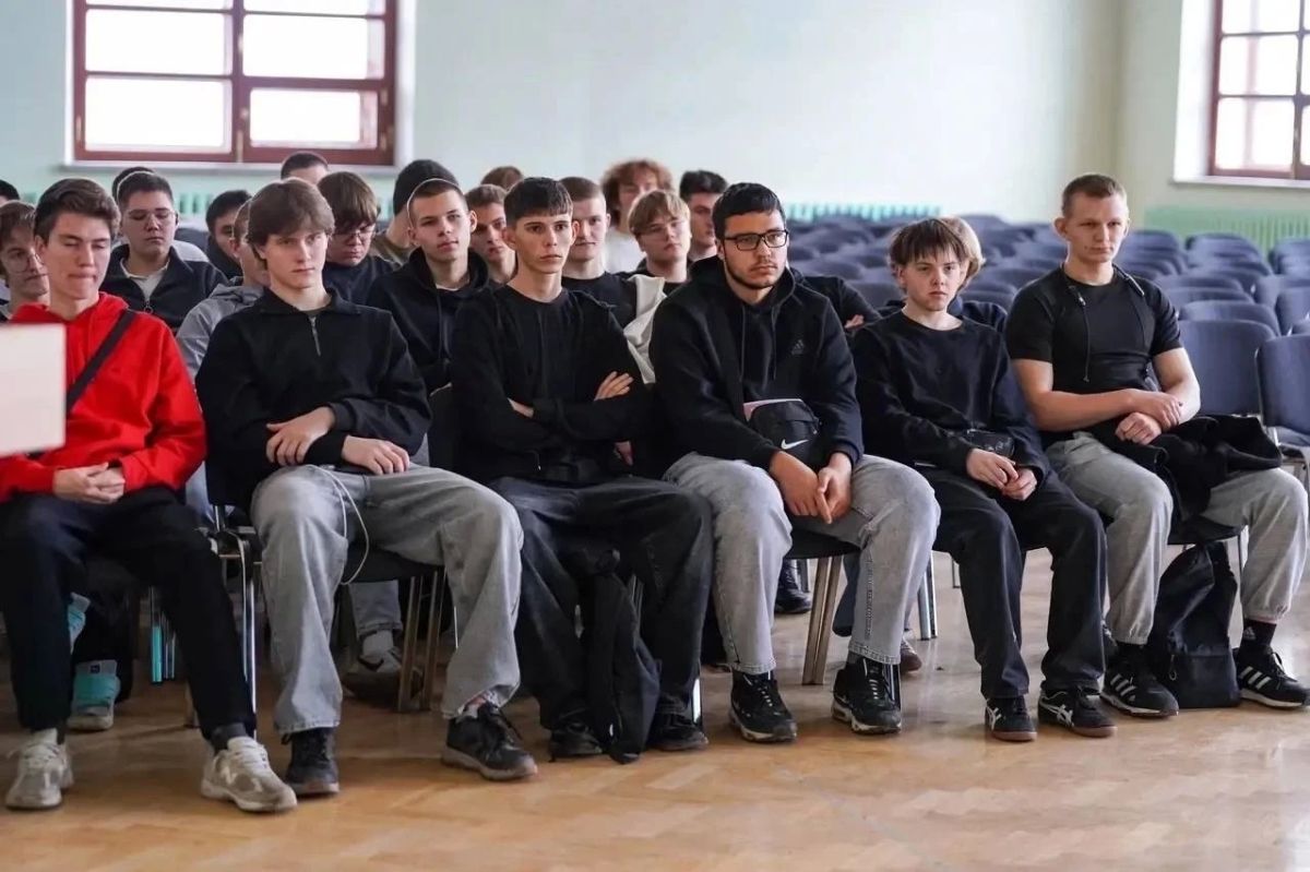 «Слепое пятно»: в Омске студентов учили распознавать вербовщиков «Слепое пятно»: в Омске студентов учили распознавать вербовщиков