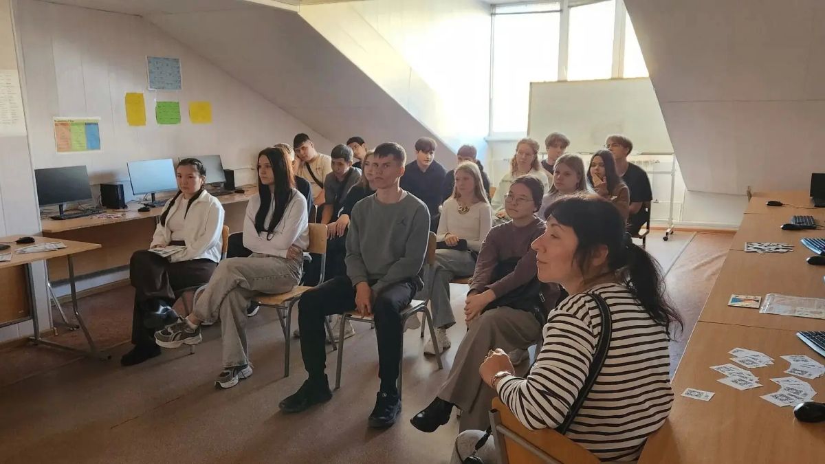 Около 500 школьников из Омска и районов Омской области посетили презентационные площадки Омского государственного педагогического университета в рамках профориентационного мероприятия «ProfКод для входа»