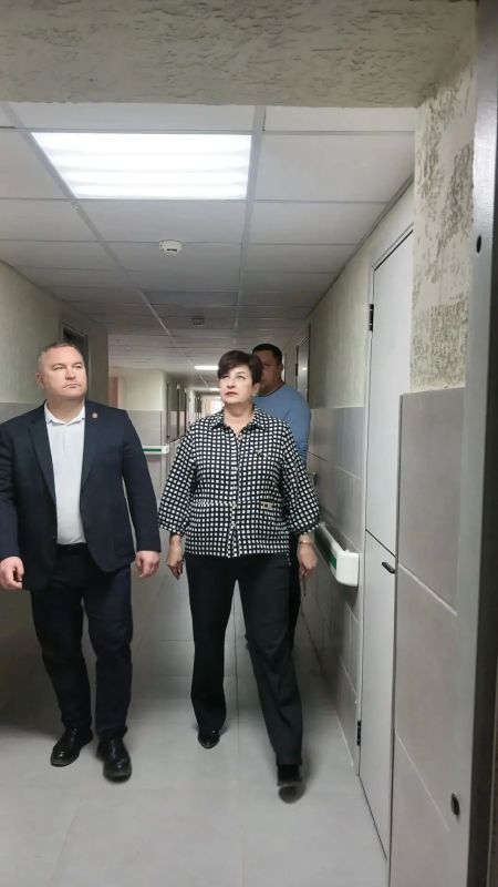 Первый заместитель Министра труда и социального развития Омской области Александр Рыскалкин проинспектировал завершение ремонтных работ в Марьяновском доме-интернате Первый заместитель Министра труда и социального развития Омской области Александр Рыскалкин проинспектировал завершение ремонтных работ в Марьяновском доме-интернате