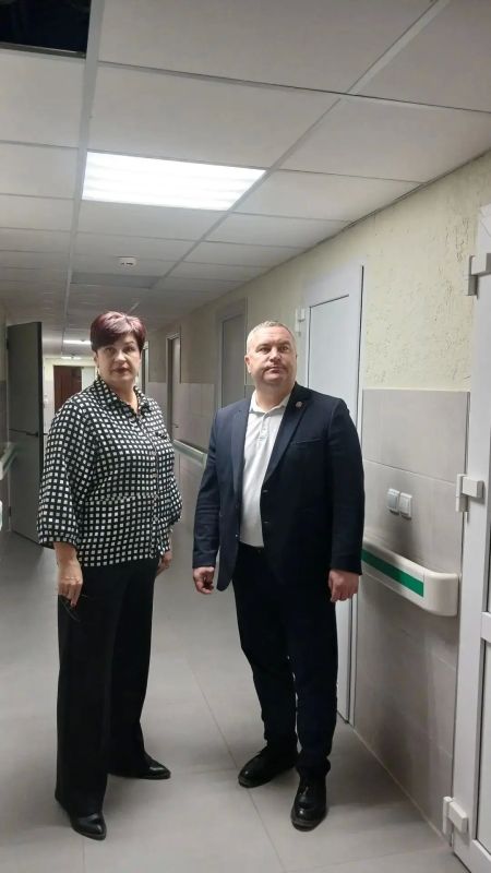 Первый заместитель Министра труда и социального развития Омской области Александр Рыскалкин проинспектировал завершение ремонтных работ в Марьяновском доме-интернате Первый заместитель Министра труда и социального развития Омской области Александр Рыскалкин проинспектировал завершение ремонтных работ в Марьяновском доме-интернате