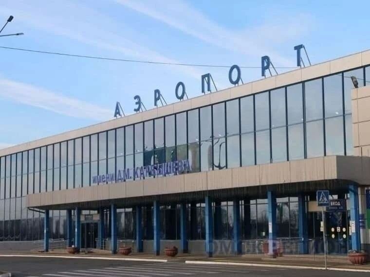 В Омском аэропорту ввели временные ограничения на прием и выпуск воздушных судов
