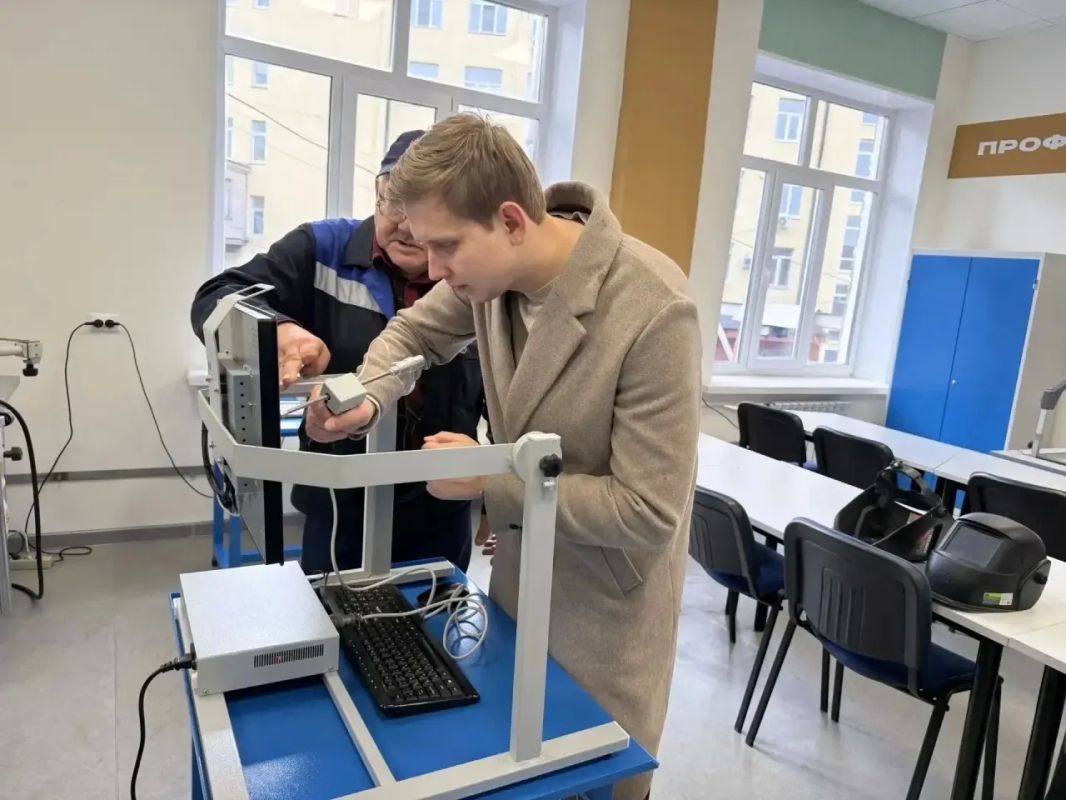 С 20 по 23 октября Омскую область посетили главные специалисты отдела мониторинга создания образовательных кластеров СПО Института развития профессионального образования Алексей Евгеньевич Родионов и Татьяна Валерьевна... С 20 по 23 октября Омскую область посетили главные специалисты отдела мониторинга создания образовательных кластеров СПО Института развития профессионального образования Алексей Евгеньевич Родионов и Татьяна Валерьевна...