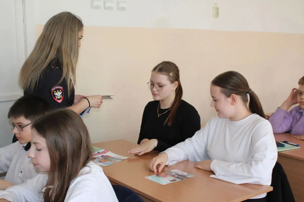 Транспортные полицейские Омска провели для более 720 старшеклассников уроки антитеррористической безопасности Транспортные полицейские Омска провели для более 720 старшеклассников уроки антитеррористической безопасности