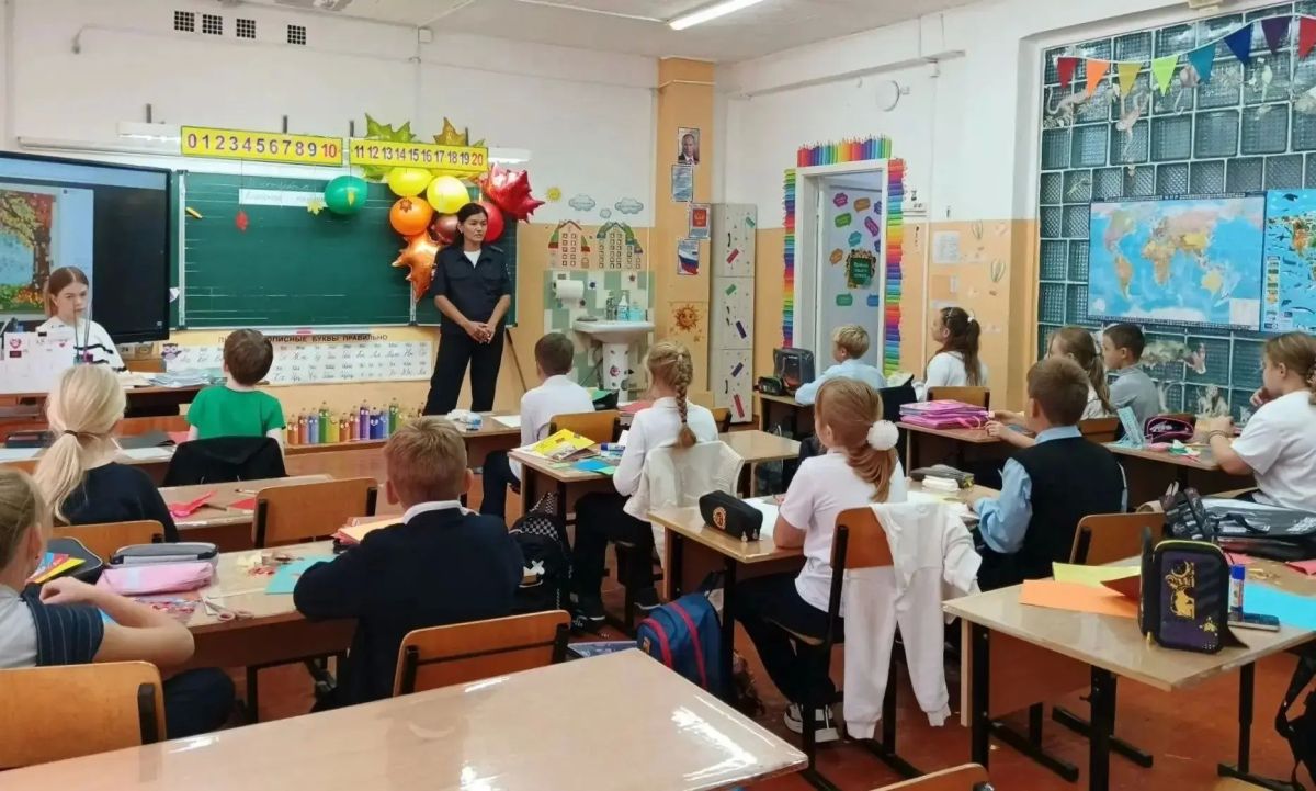 Транспортные полицейские Омска провели для более 720 старшеклассников уроки антитеррористической безопасности Транспортные полицейские Омска провели для более 720 старшеклассников уроки антитеррористической безопасности