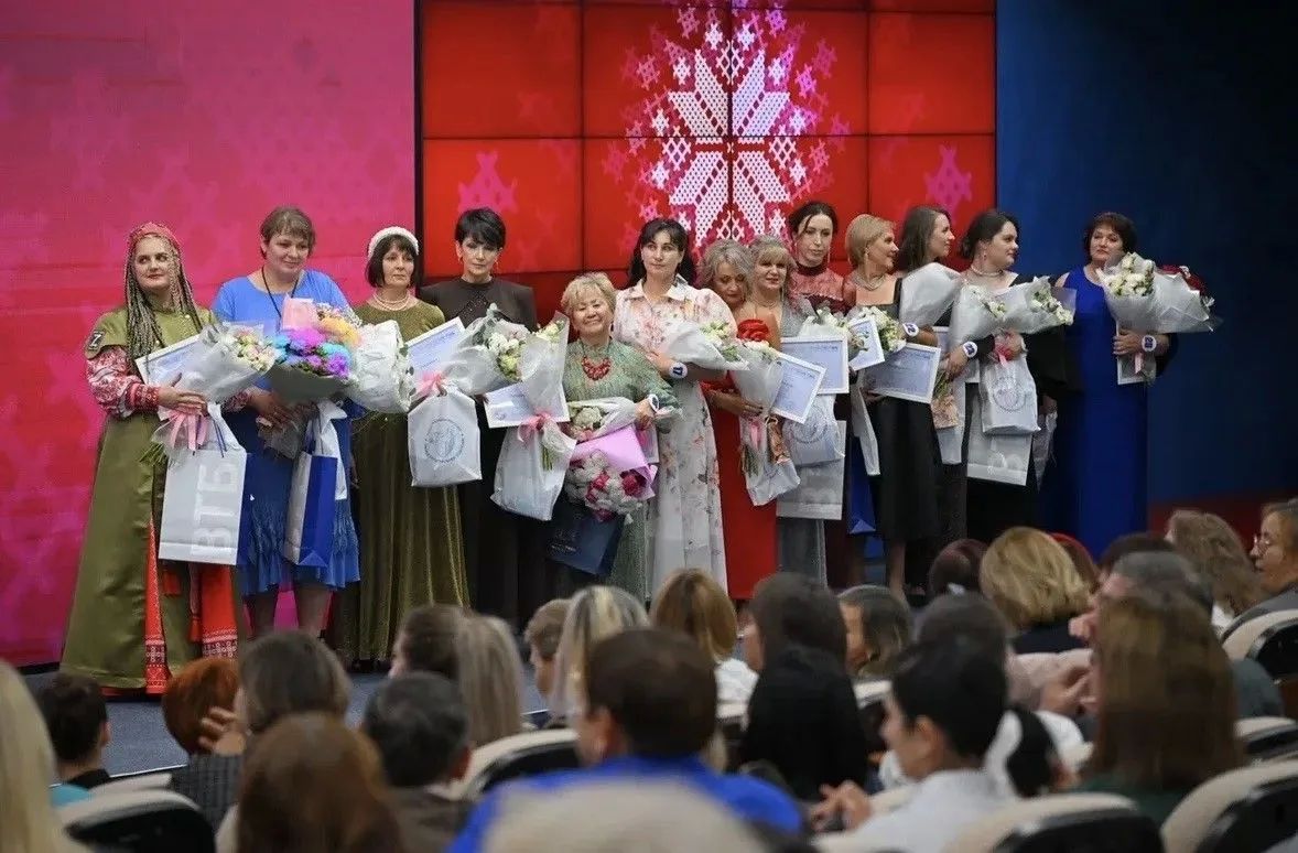 СЕРДЦЕ СЕЛА БЬЁТСЯ В РУКАХ НАШИХ ЖЕНЩИН СЕРДЦЕ СЕЛА БЬЁТСЯ В РУКАХ НАШИХ ЖЕНЩИН