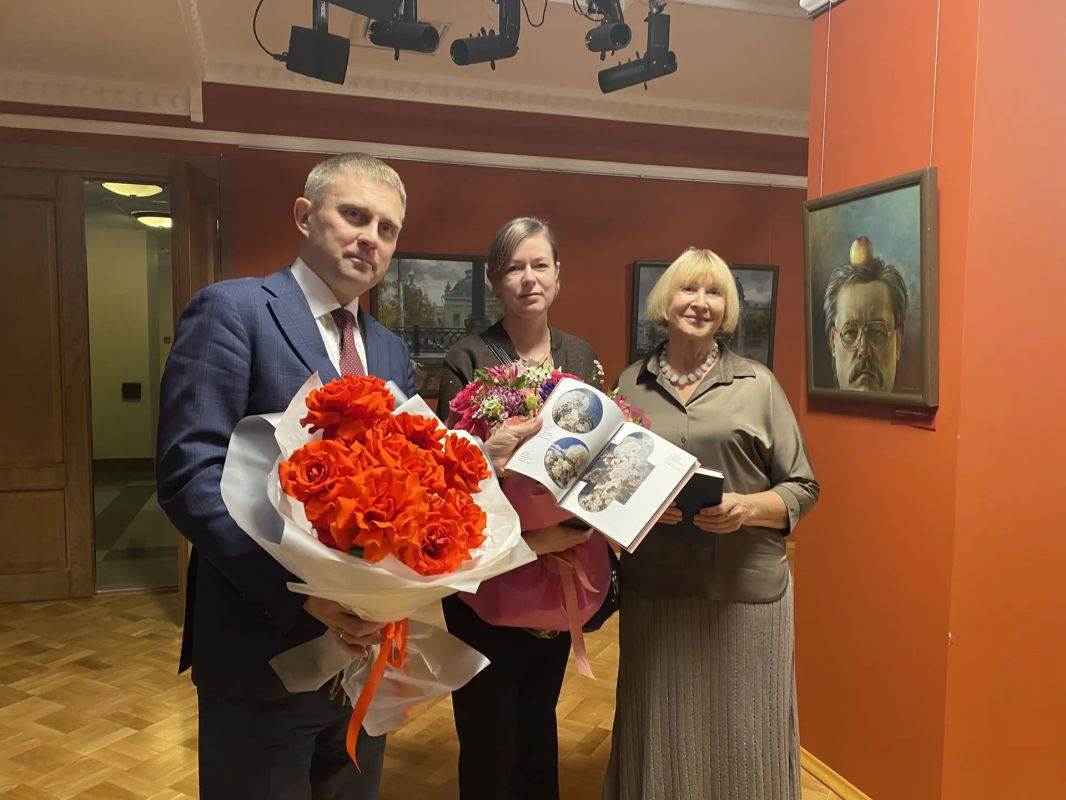 В Центре «Эрмитаж-Сибирь» прошла презентация монографии искусствоведа, научного сотрудника Музея имени М.А. Врубеля Ирины Девятьяровой «Врубель – мой земляк» (12+) В Центре «Эрмитаж-Сибирь» прошла презентация монографии искусствоведа, научного сотрудника Музея имени М.А. Врубеля Ирины Девятьяровой «Врубель – мой земляк» (12+)