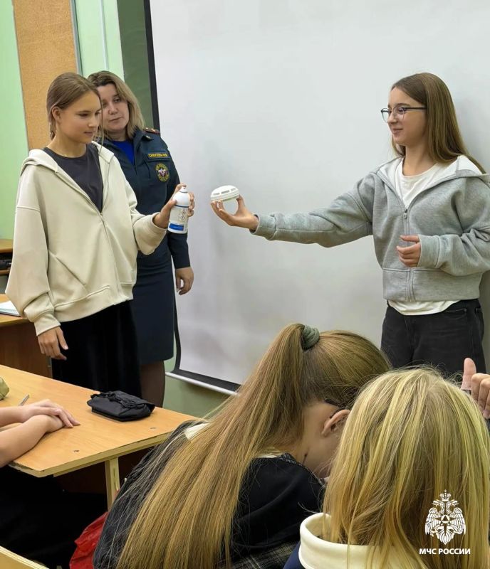 «Слушайте и запоминайте: это может спасти вашу жизнь»: встреча школьников с профессионалами «Слушайте и запоминайте: это может спасти вашу жизнь»: встреча школьников с профессионалами